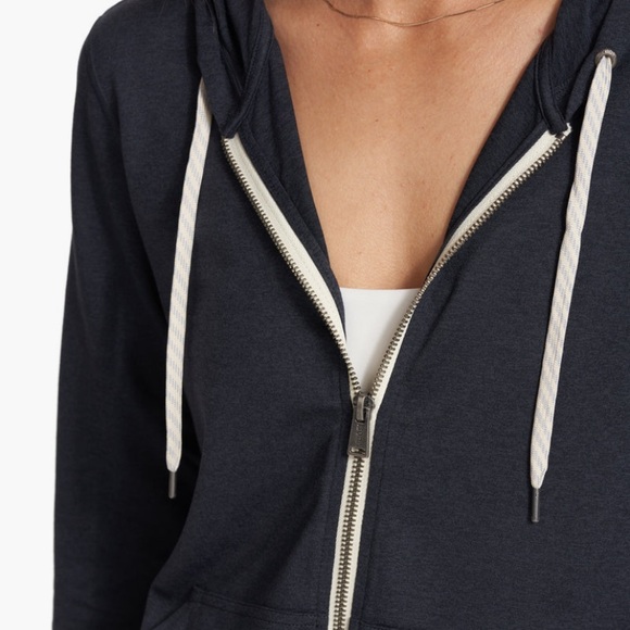 🆕Vuori Halo Performance Hoodie 2.0 in Color: Midnight Heather - Picture 7 of 9